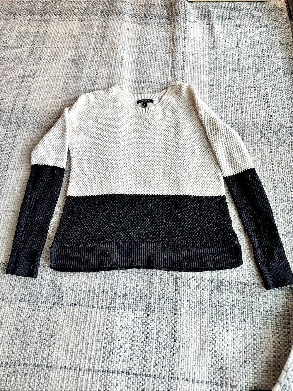 Banana Republic Size M Black and White Crew Neck Sweater Women's